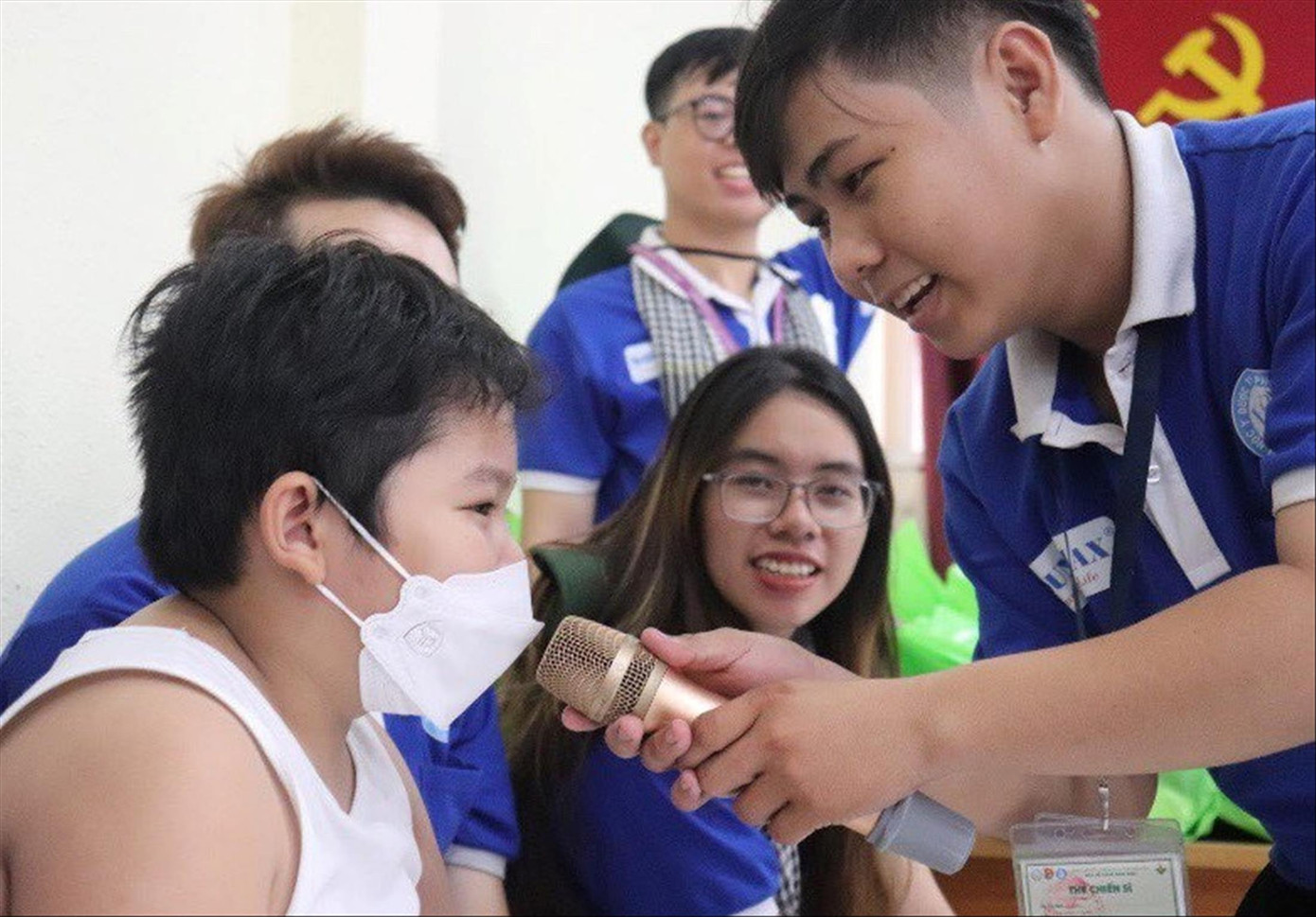 Khánh Tường tích cực góp sức giúp đỡ cộng đồng. Ảnh: NVCC