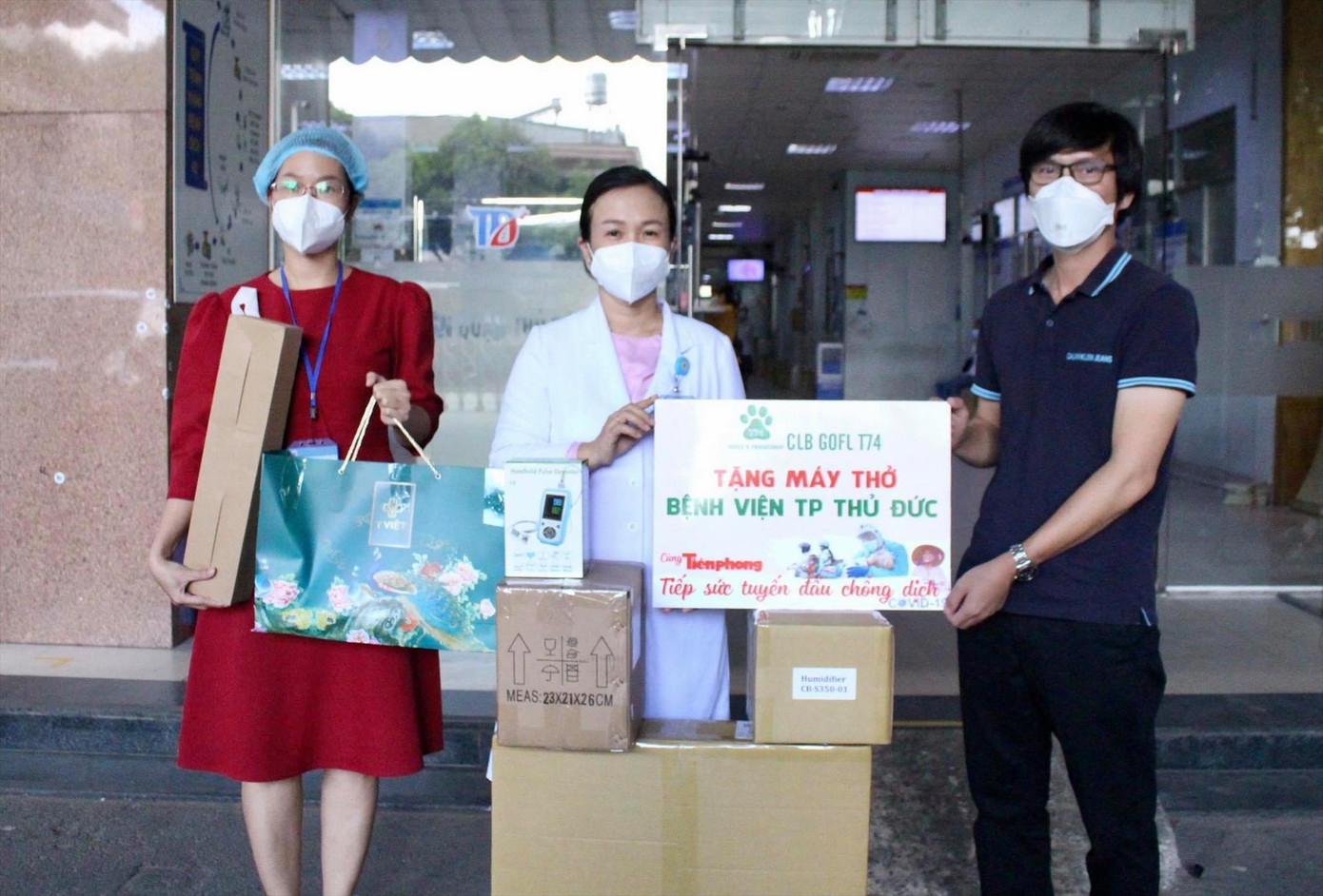 Không riêng nghệ sĩ, nhiều cá nhân và các tổ chức chuyên nghiệp cũng tích cực làm từ thiện. Ảnh: NGỌC LÂM Không riêng nghệ sĩ, nhiều cá nhân và các tổ chức chuyên nghiệp cũng tích cực làm từ thiện. Ảnh: NGỌC LÂM