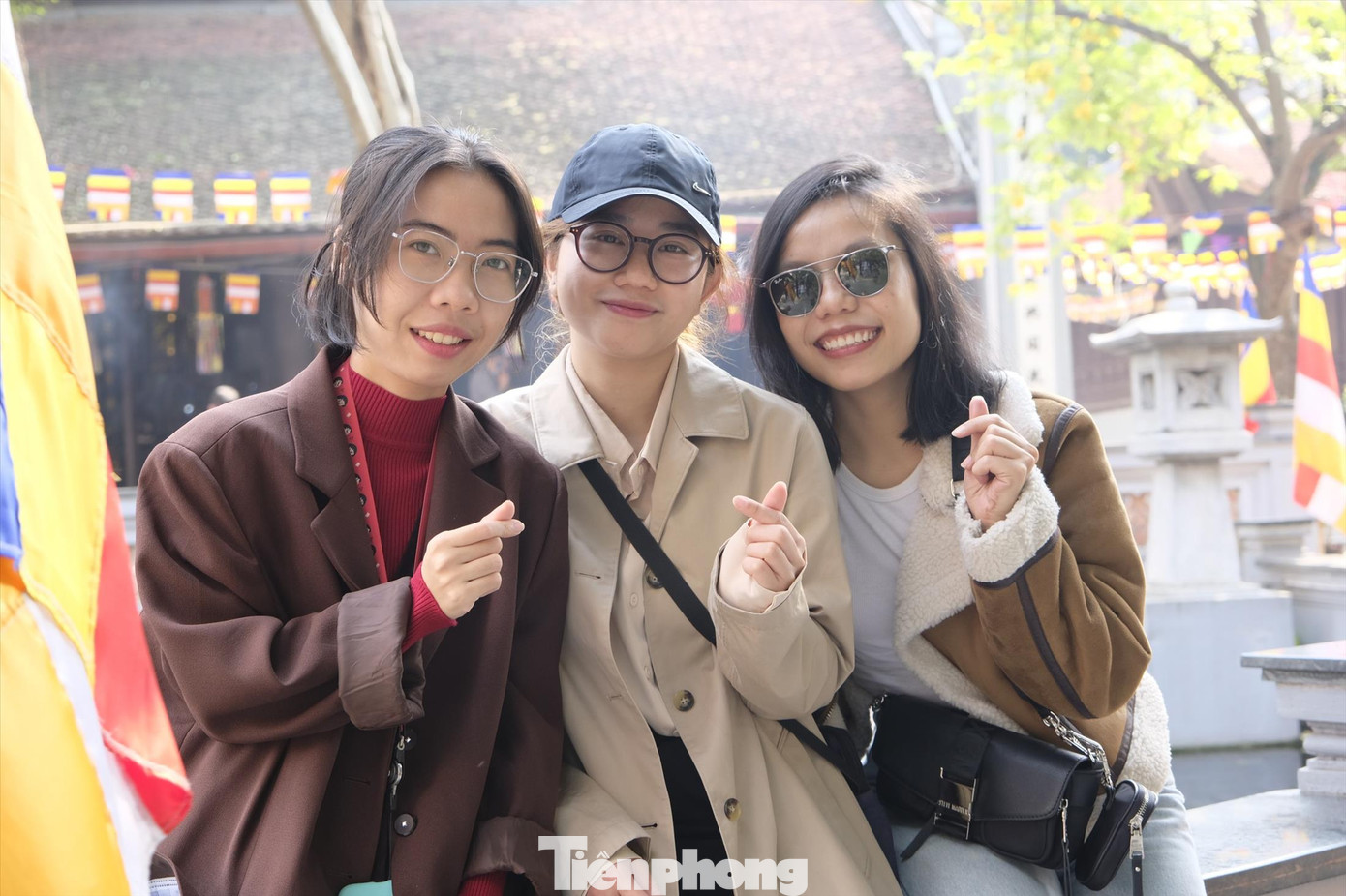 Ba cô gái độc thân Khánh, Oanh, Lợi chọn đi phượt nhân dịp lễ Tình nhân. Ảnh: Hanh An