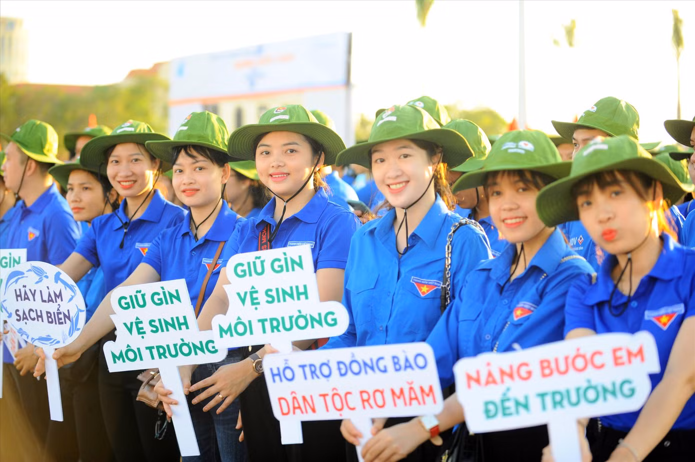 Chiến dịch Thanh niên tình nguyện Hè là môi trường cho ĐVTN rèn luyện, cống hiến và trưởng thành đóng góp vào sự nghiệp xây dựng và bảo vệ Tổ quốc. Ảnh minh họa: Xuân Tùng Chiến dịch Thanh niên tình nguyện Hè là môi trường cho ĐVTN rèn luyện, cống hiến và trưởng thành đóng góp vào sự nghiệp xây dựng và bảo vệ Tổ quốc. Ảnh minh họa: Xuân Tùng
