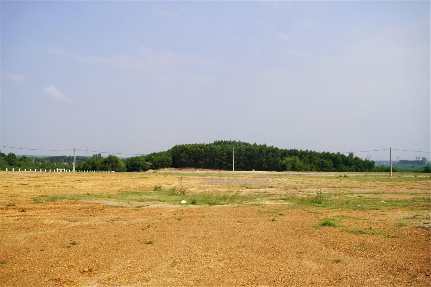 Khu tái định cư Cây Trâm được đầu tư hạ tầng tốt nhưng vắng người tới ở