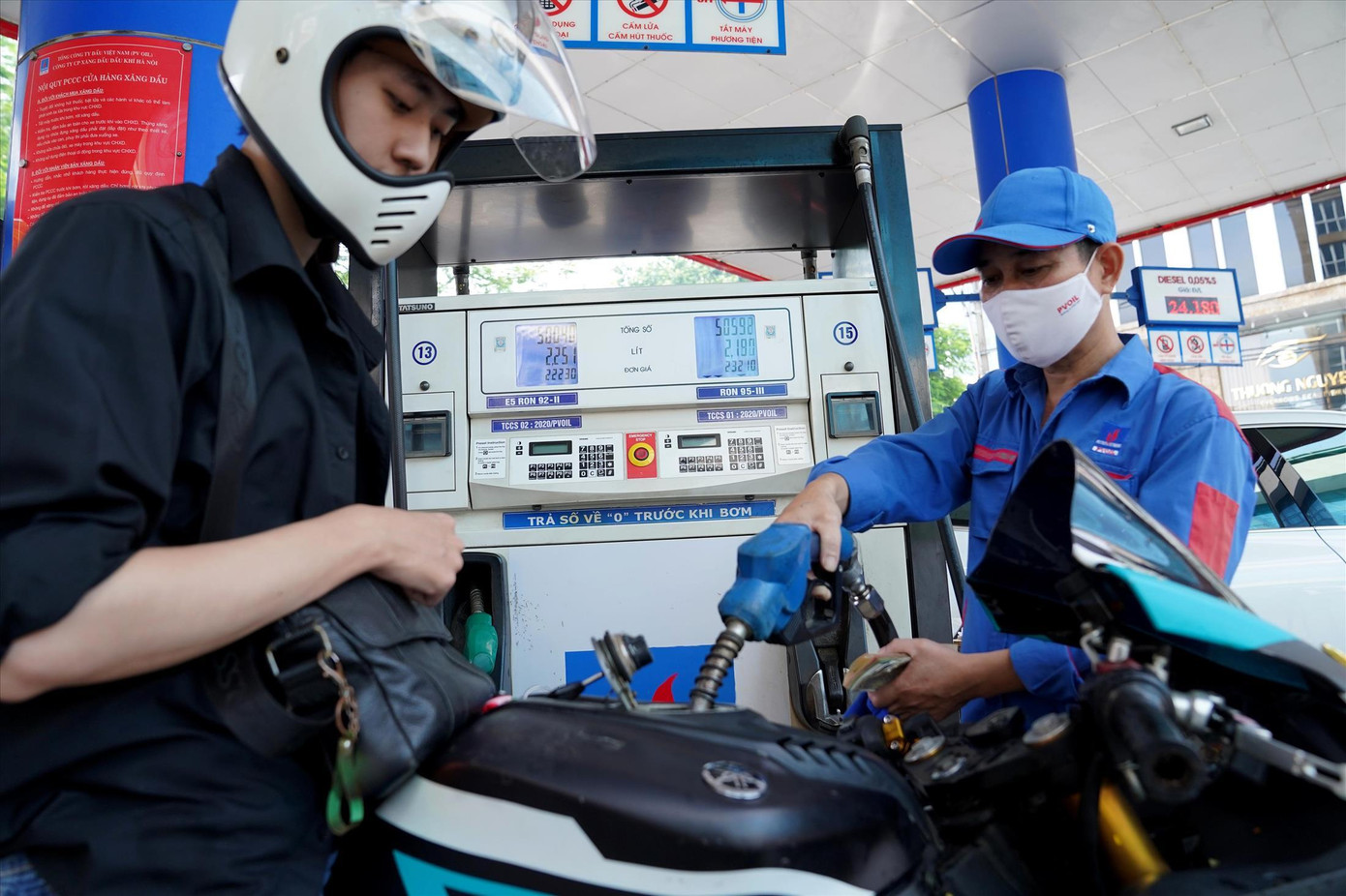 Các doanh nghiệp bán lẻ cho rằng, các doanh nghiệp đầu mối cần trả đủ chiết khấu để các cửa hàng có thể tồn tại. Ảnh: Như Ý Các doanh nghiệp bán lẻ cho rằng, các doanh nghiệp đầu mối cần trả đủ chiết khấu để các cửa hàng có thể tồn tại. Ảnh: Như Ý