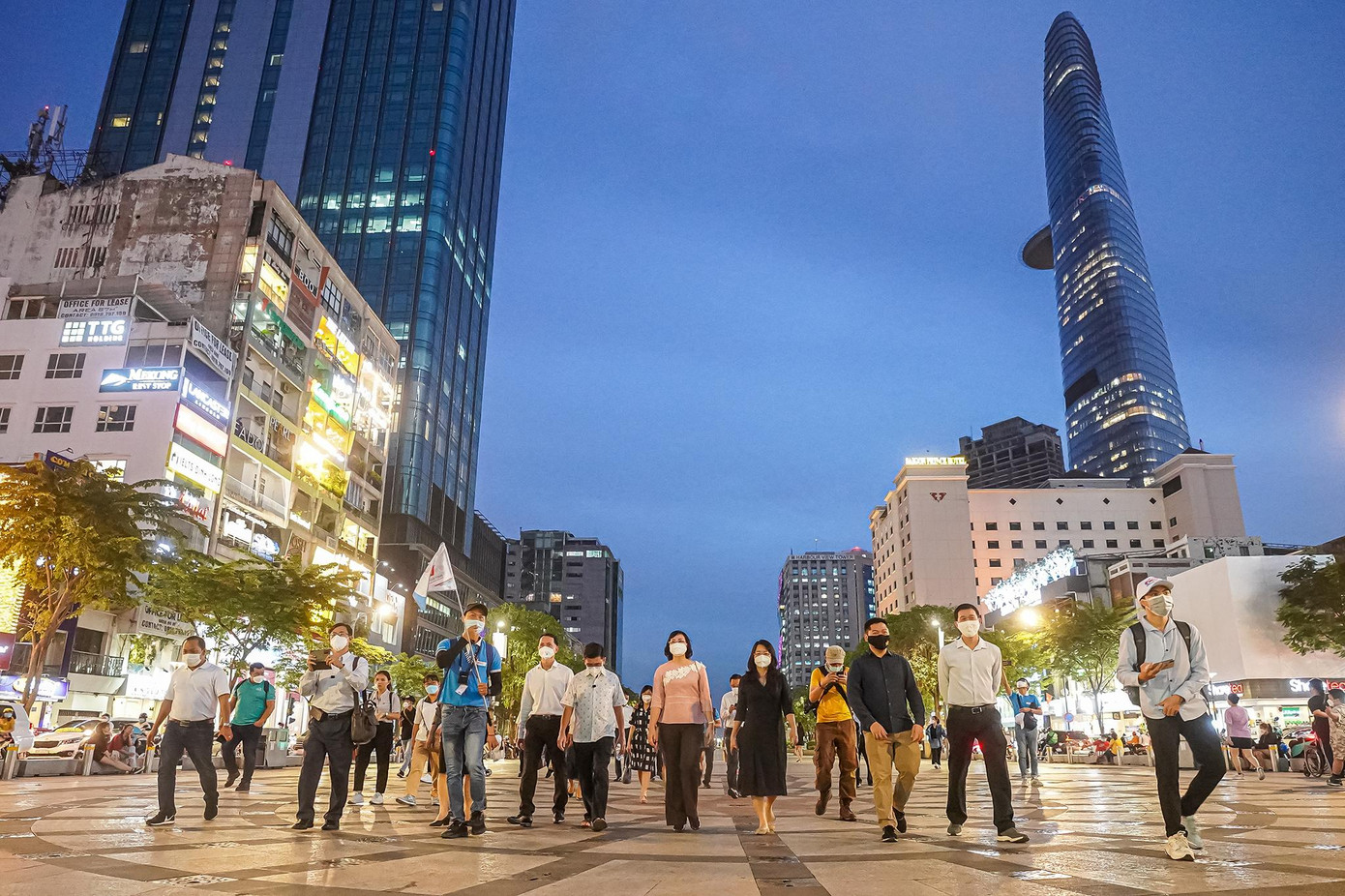 Du khách tham quan Citytour tại TPHCM Du khách tham quan Citytour tại TPHCM