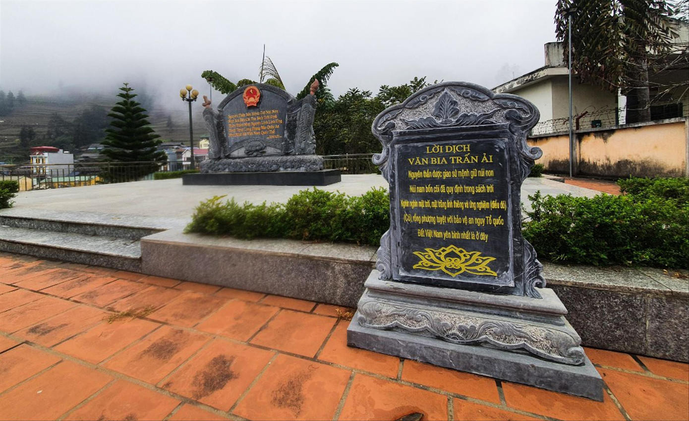 Bia trấn ải ở Đồn Biên phòng Pha Long