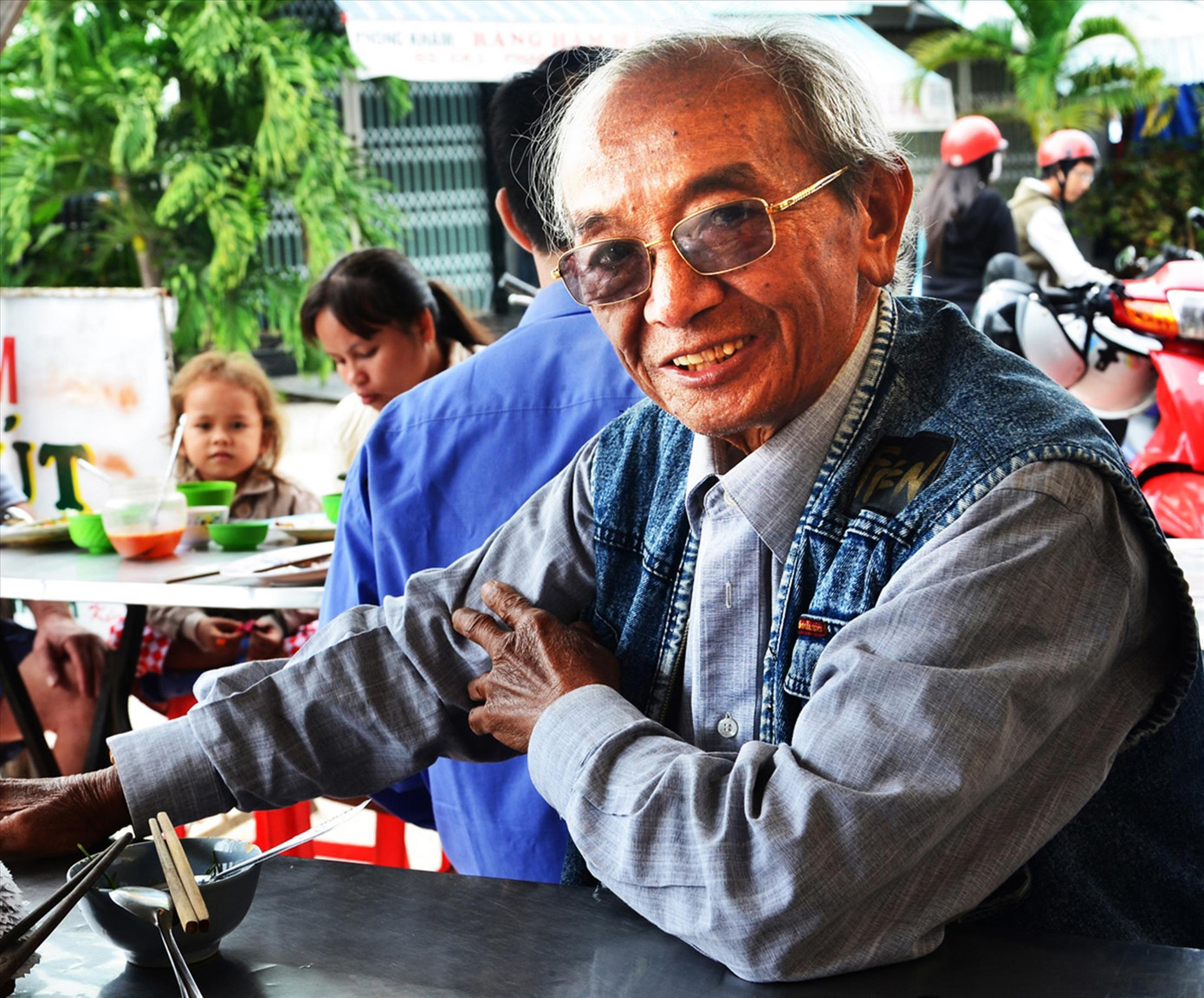 Nhà báo, nhạc sĩ Đỗ Trí Dũng, con trai của cặp đôi võ sĩ nổi tiếng thời Pháp thuộc Đỗ Hy Sinh - Phan Thị Phi Yến (chụp năm 2011). Ảnh: Văn Chương