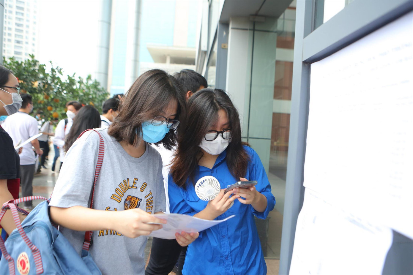 Sinh viên, phụ huynh đang phải đối mặt áp lực học phí tăng cao của các trường ĐH. Ảnh: Trọng Tài Sinh viên, phụ huynh đang phải đối mặt áp lực học phí tăng cao của các trường ĐH. Ảnh: Trọng Tài