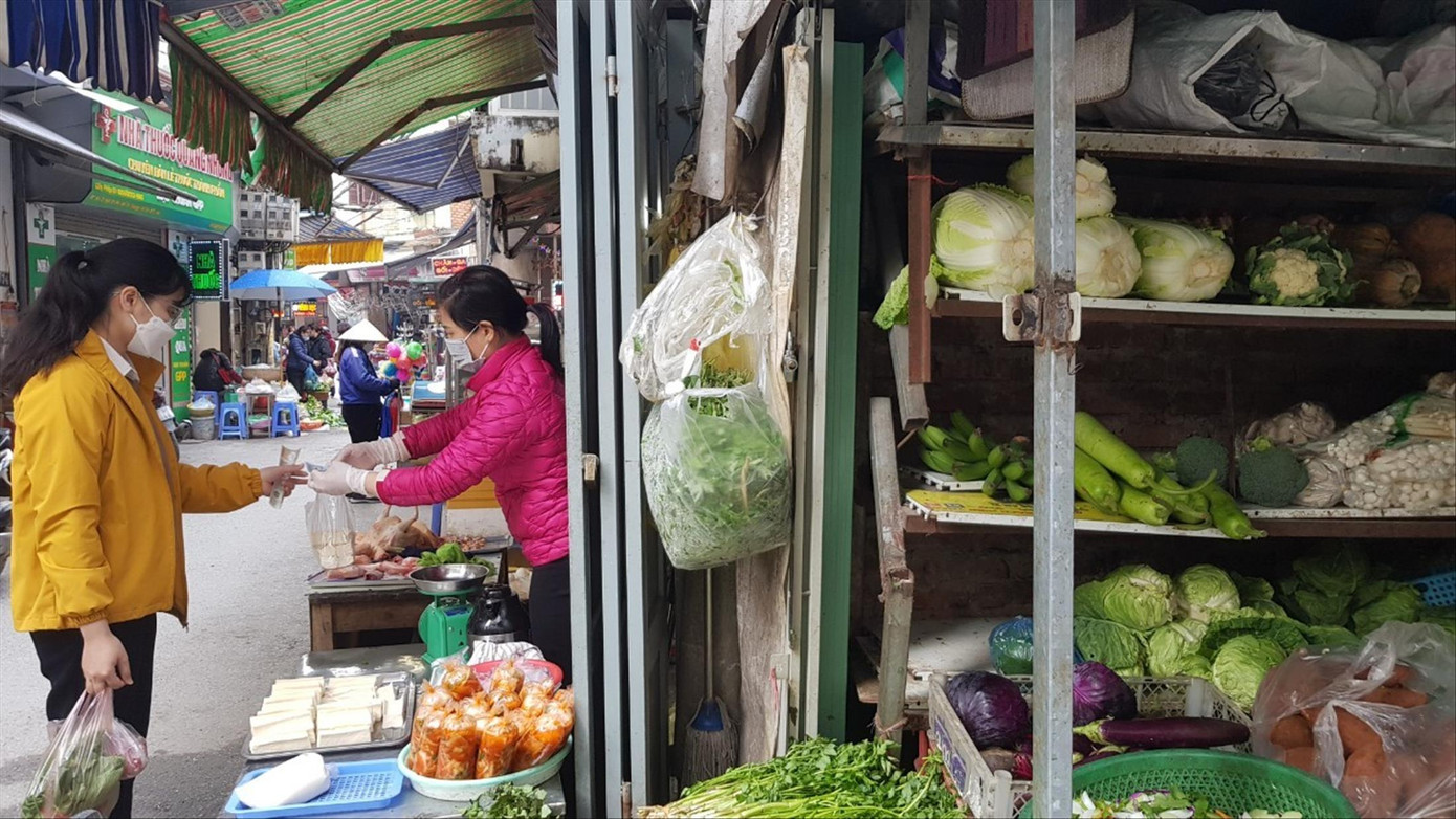 Từ rau xanh đến thịt, cá đều tăng sau khi giá xăng dầu tăng. Ảnh: Ngọc Mai