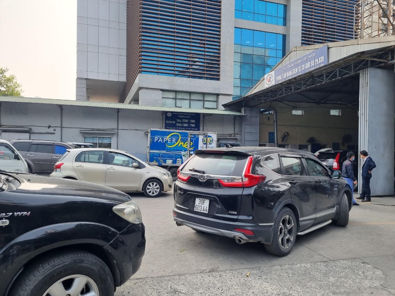 Trung tâm Đăng kiểm xe cơ giới số 29.03V Cầu Giấy, Hà Nội. Ảnh: Ngọc Mai