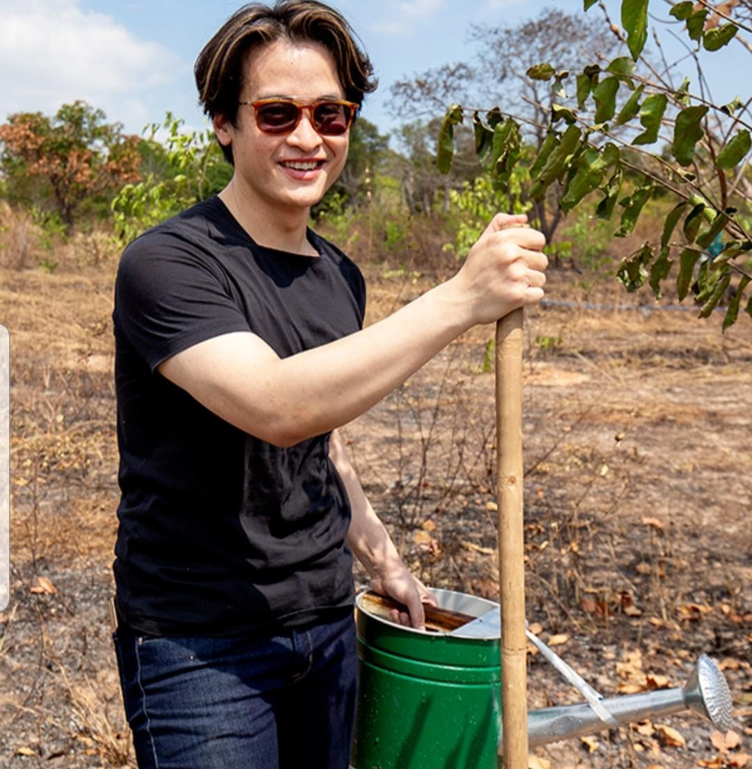 Ca sĩ Hà Anh Tuấn trồng rừng ở Bình Thuận