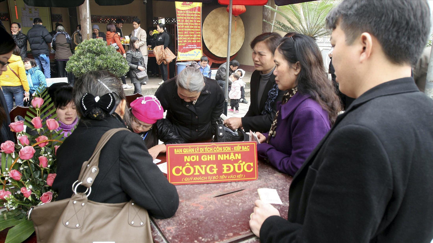 Cơ sở tôn giáo, di tích phải mở tài khoản để tiếp nhận và sử dụng tiền công đức Ảnh: HOÀNG MẠNH THẮNG