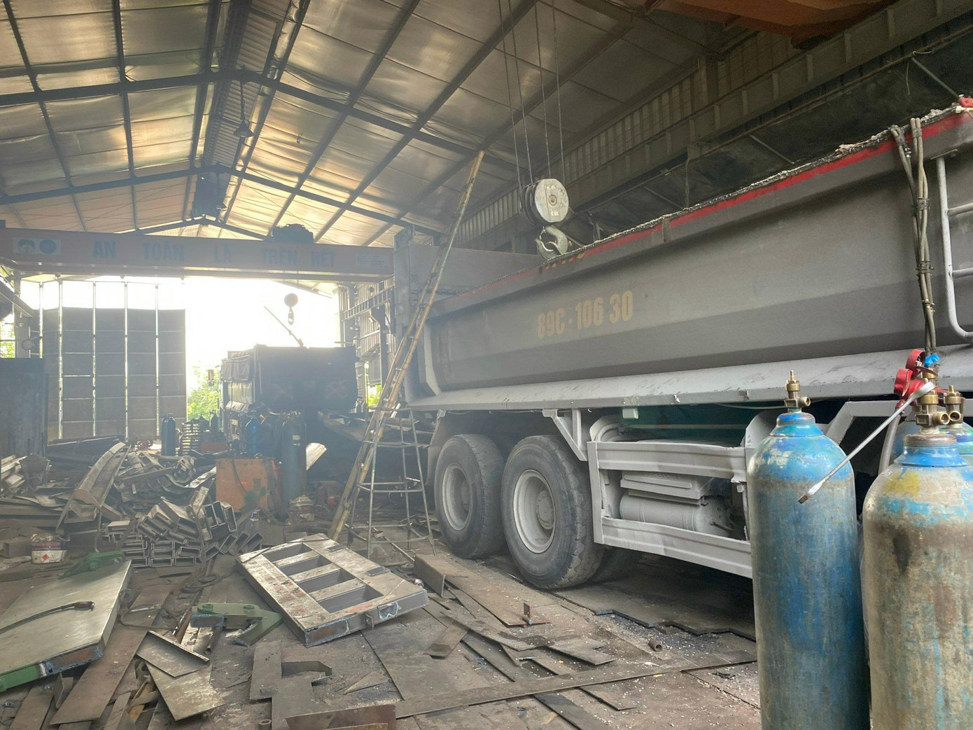 Xe Hổ vồ tại xưởng cơi nới