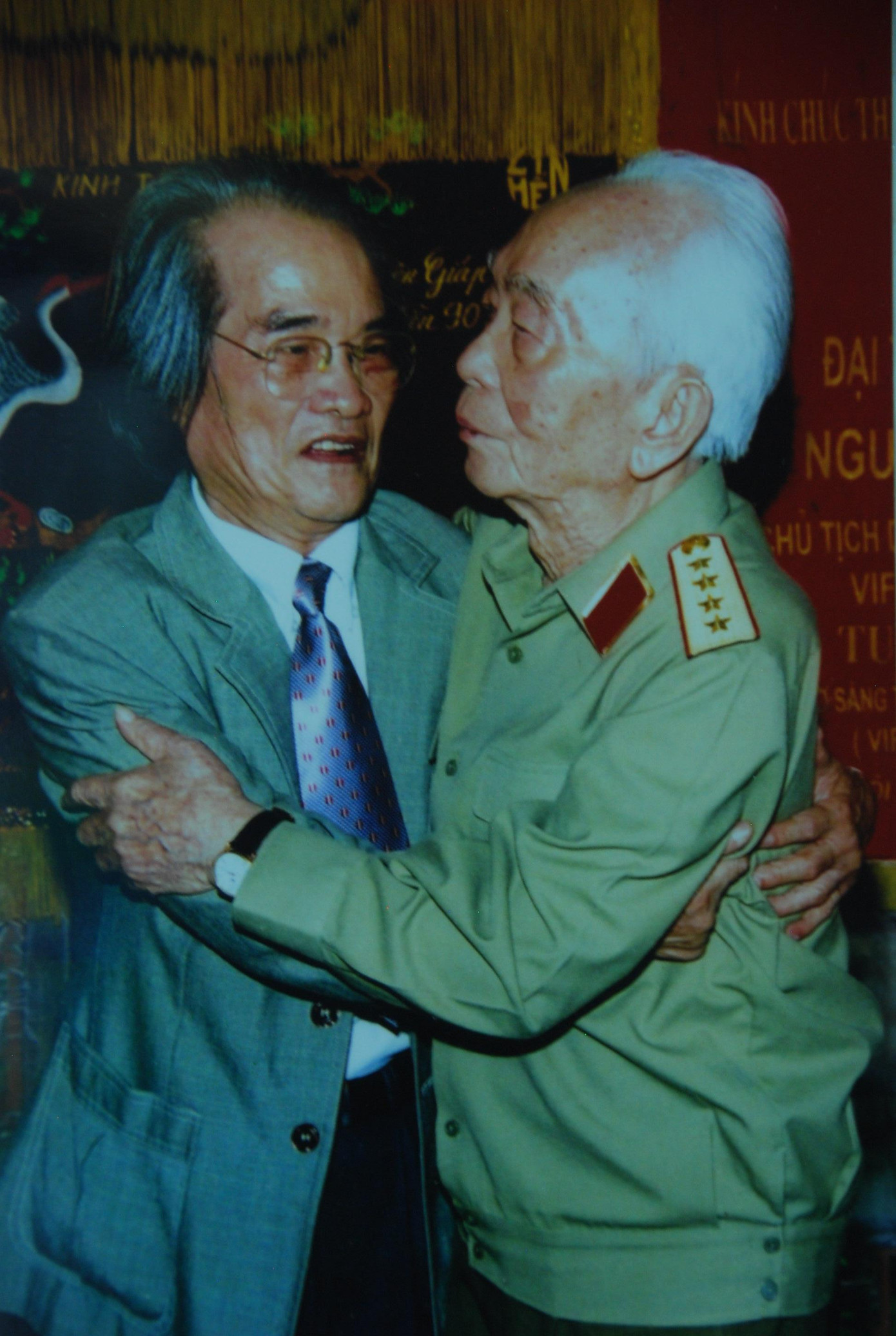 Nhà văn Sơn Tùng và Đại tướng Võ Nguyên Giáp