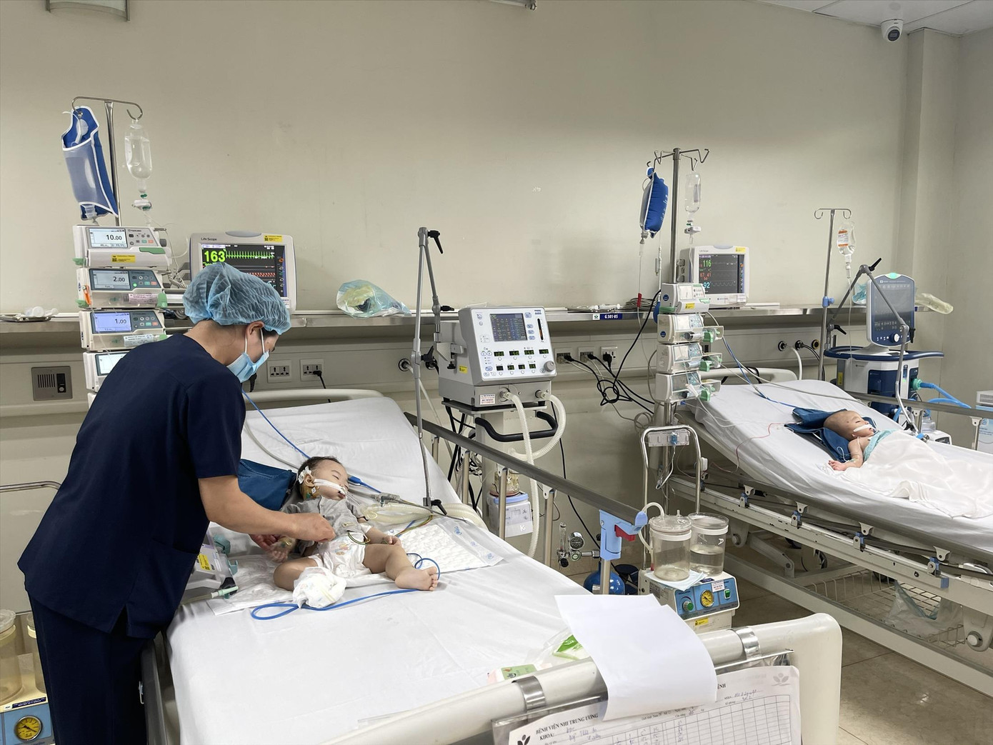 Điều dưỡng chăm sóc trẻ thở máy vì nhiễm Adenovirus