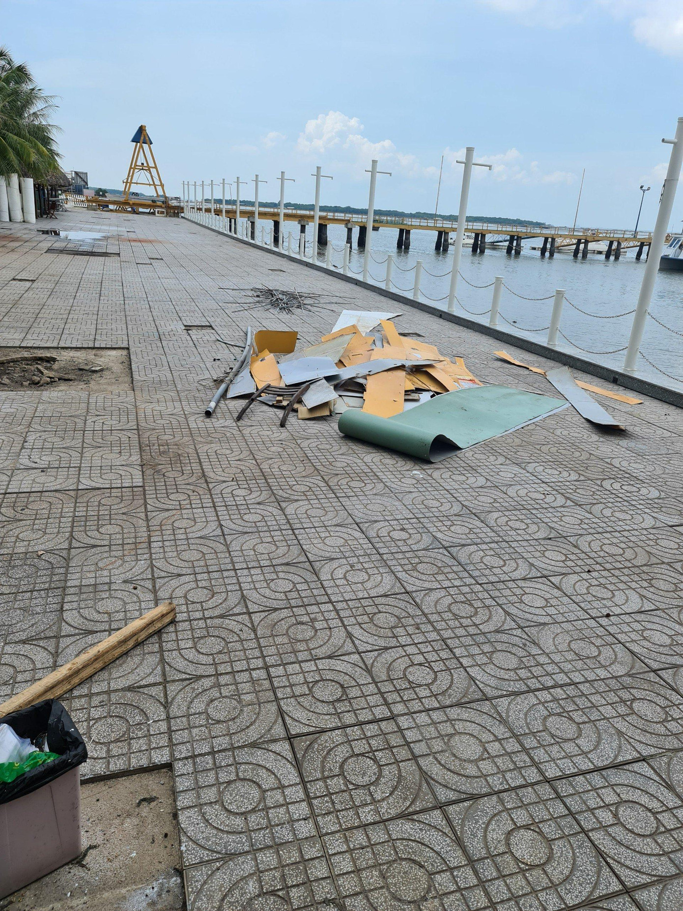 ...Và khi bị đóng cửa ...Và khi bị đóng cửa