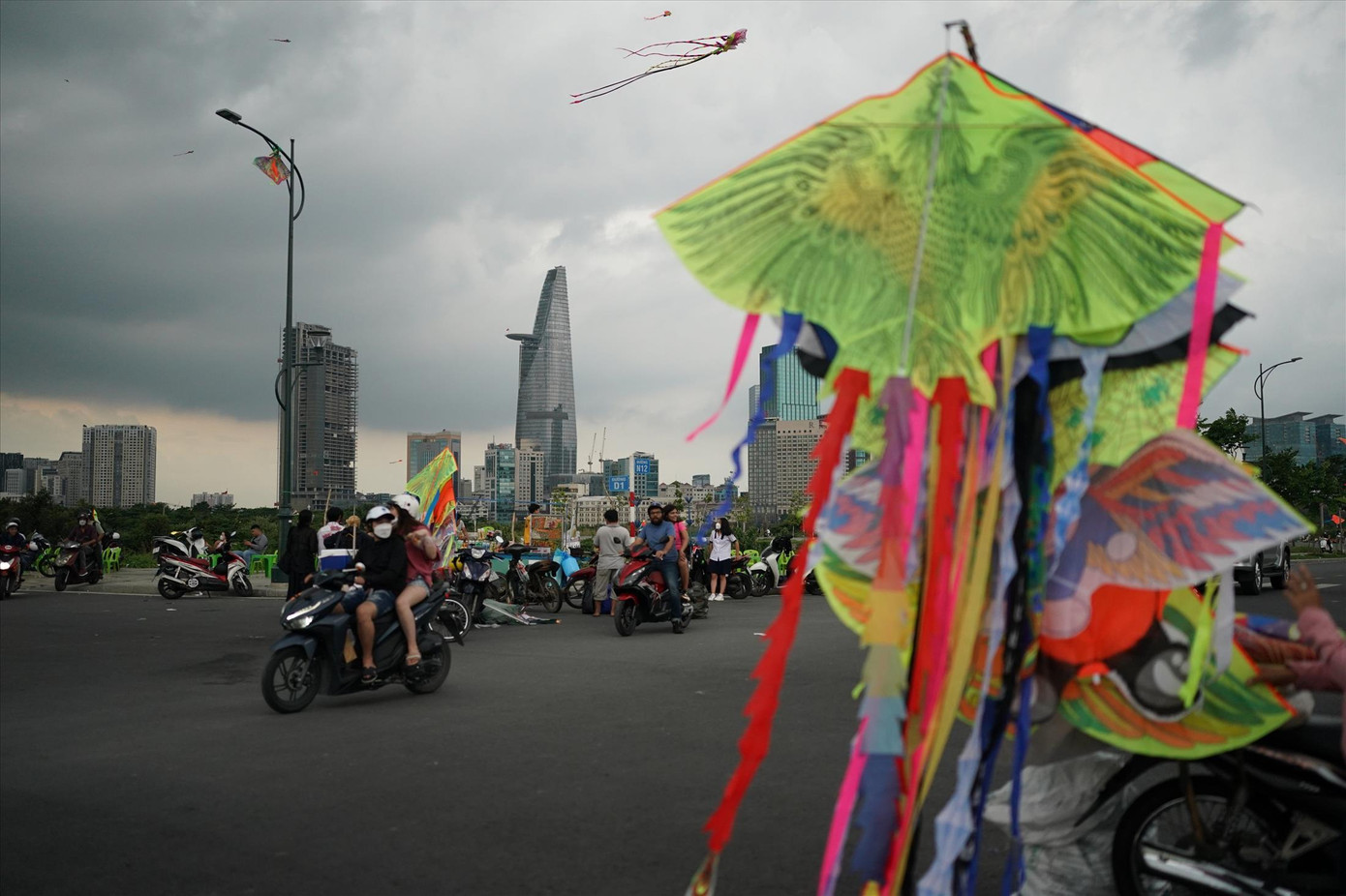 Một bãi thả diều tự phát ở khu đô thị mới Thủ Thiêm Ảnh: PHẠM NGUYỄN