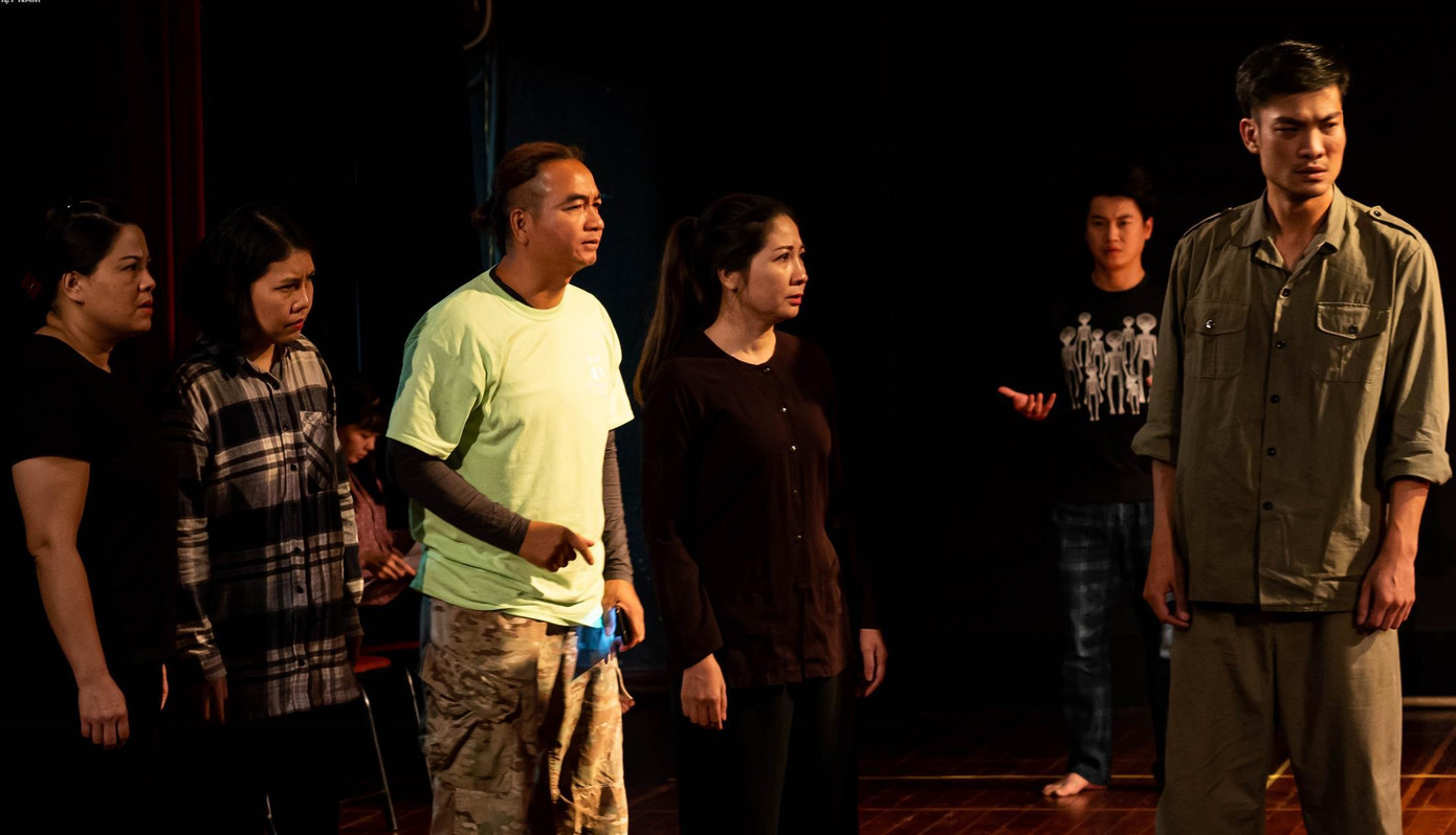 Các diễn viên ráo riết tập luyện cho vở diễn Bến không chồng.