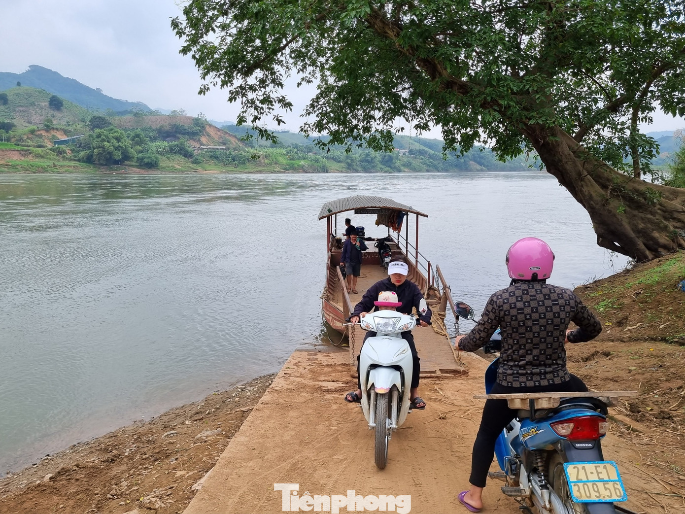 Bến đò Nhược Sơn, nằm trong khu di tích đền Nhược Sơn Bến đò Nhược Sơn, nằm trong khu di tích đền Nhược Sơn