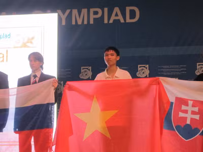 Nguyễn Ngọc Trung vinh danh tại Lễ nhận HCV IMO 2010