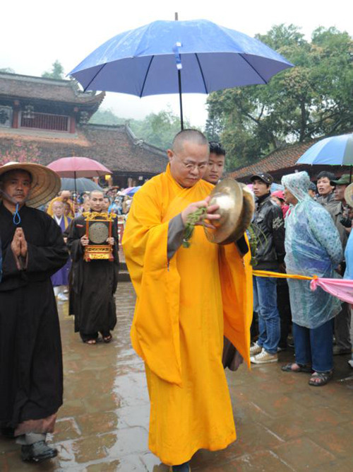 Đúng 9h, chương trình khai hội mới chính thức bắt đầu