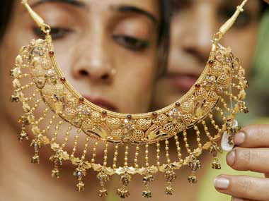 Vàng thế giới phục hồi từ mức thấp nhất trong gần một tháng. Nguồn ảnh: Reuters