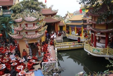 Những hồ nước soi bóng những điện tháp lung linh