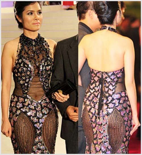 Bộ váy xuyên thấu lộ những điểm nhạy cảm của cơ thể nếu nhìn từ đằng sau