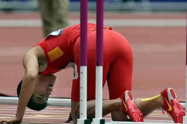 Hình ảnh Lưu Tường gục ngã được mổ xẻ. Hình ảnh Lưu Tường gục ngã được mổ xẻ