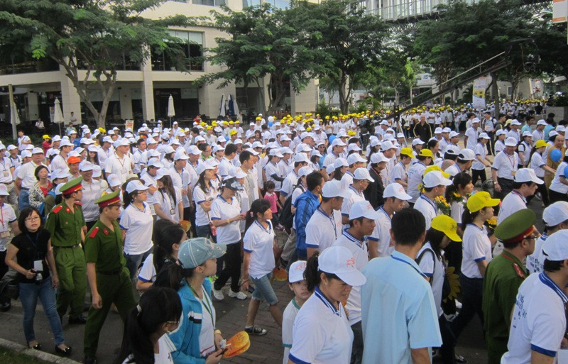 Hơn 7.500 người tham gia chương trinh đi bộ gây quỹ từ thiện vì người khuyết tật