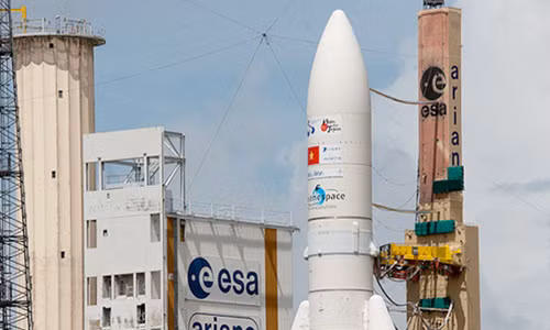 VINASAT 2 trước thời điểm phóng lên quỹ đạo. VINASAT 2 trước thời điểm phóng