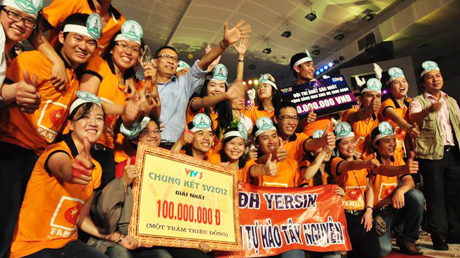 Niềm vui vỡ òa của đội ĐH Yersin khi đoạt giải nhất SV 2012 - Ảnh: Quang Định 