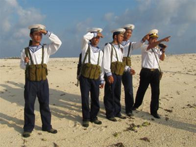 Tuần tra trên đảo. Ảnh: Phương Thuận