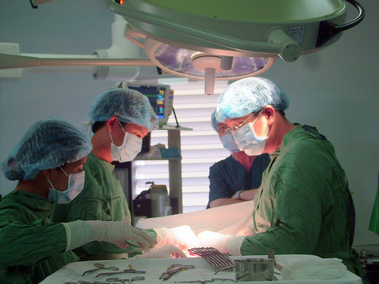 Bệnh viện tư luôn trải thảm đỏ mời gọi bác sĩ, dược sĩ với mức lương 30-50 triệu đồng/tháng