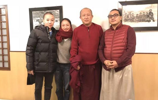 Châu Tấn công khai hẹn hò con gái Vương Phi dịp đầu năm mới tại quê nhà ảnh 1