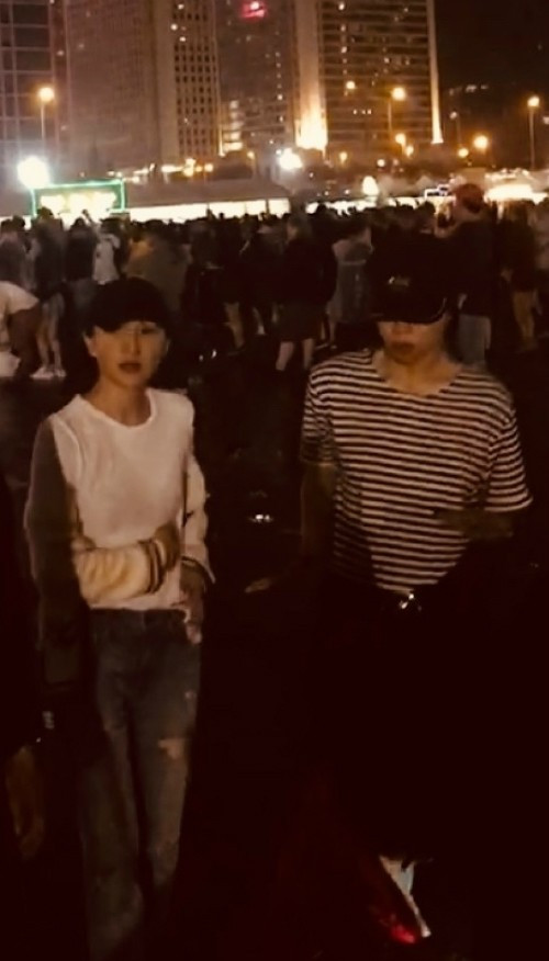 Châu Tấn công khai hẹn hò con gái Vương Phi dịp đầu năm mới tại quê nhà ảnh 2