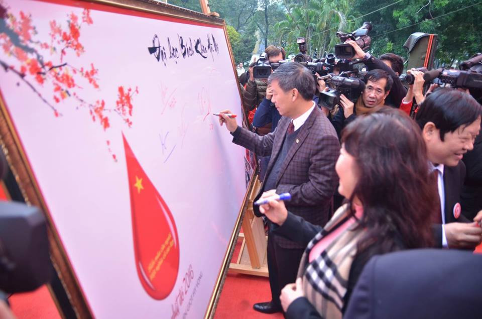 Chủ Nhật Đỏ 2016 đã tiếp nhận 11.763 đơn vị máu ảnh 63