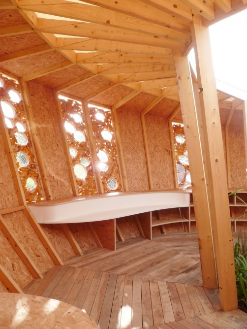 Bên trong ngôi nhà được trang trí bằng gỗ 