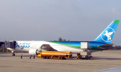 Máy bay của hãng Ikar (Pegas) đến Cam Ranh