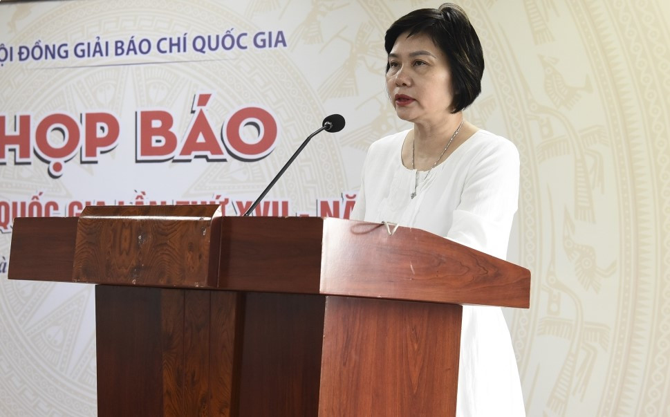 Bà Đỗ Thị Thu Hằng, Trưởng ban Nghiệp vụ Hội Nhà báo Việt Nam báo cáo kết quả chấm giải