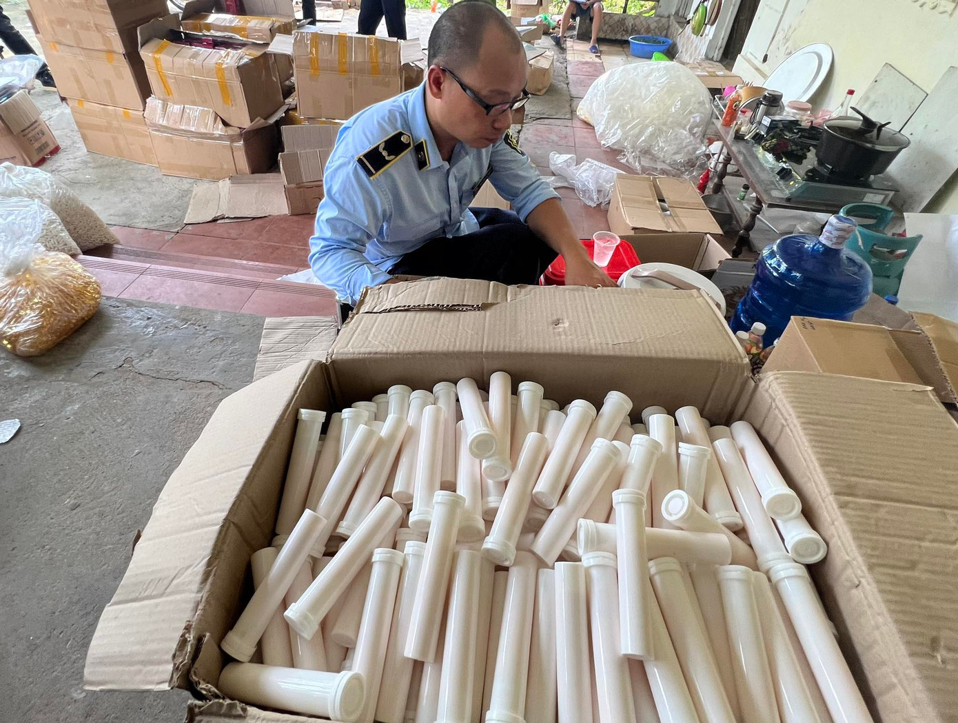 Cơ quan chức năng kiểm tra cơ sở sản xuất TPCN; thực phẩm bảo vệ sức khỏe nghi là giả Cơ quan chức năng kiểm tra cơ sở sản xuất TPCN; thực phẩm bảo vệ sức khỏe nghi là giả