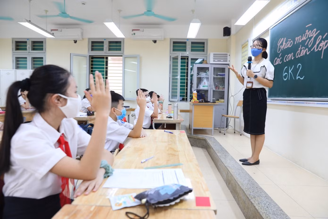 Một tiết học của cô và trò trường THCS Trưng Vương, quận Hoàn Kiếm, Hà Nội. Một tiết học của cô và trò trường THCS Trưng Vương, quận Hoàn Kiếm, Hà Nội.