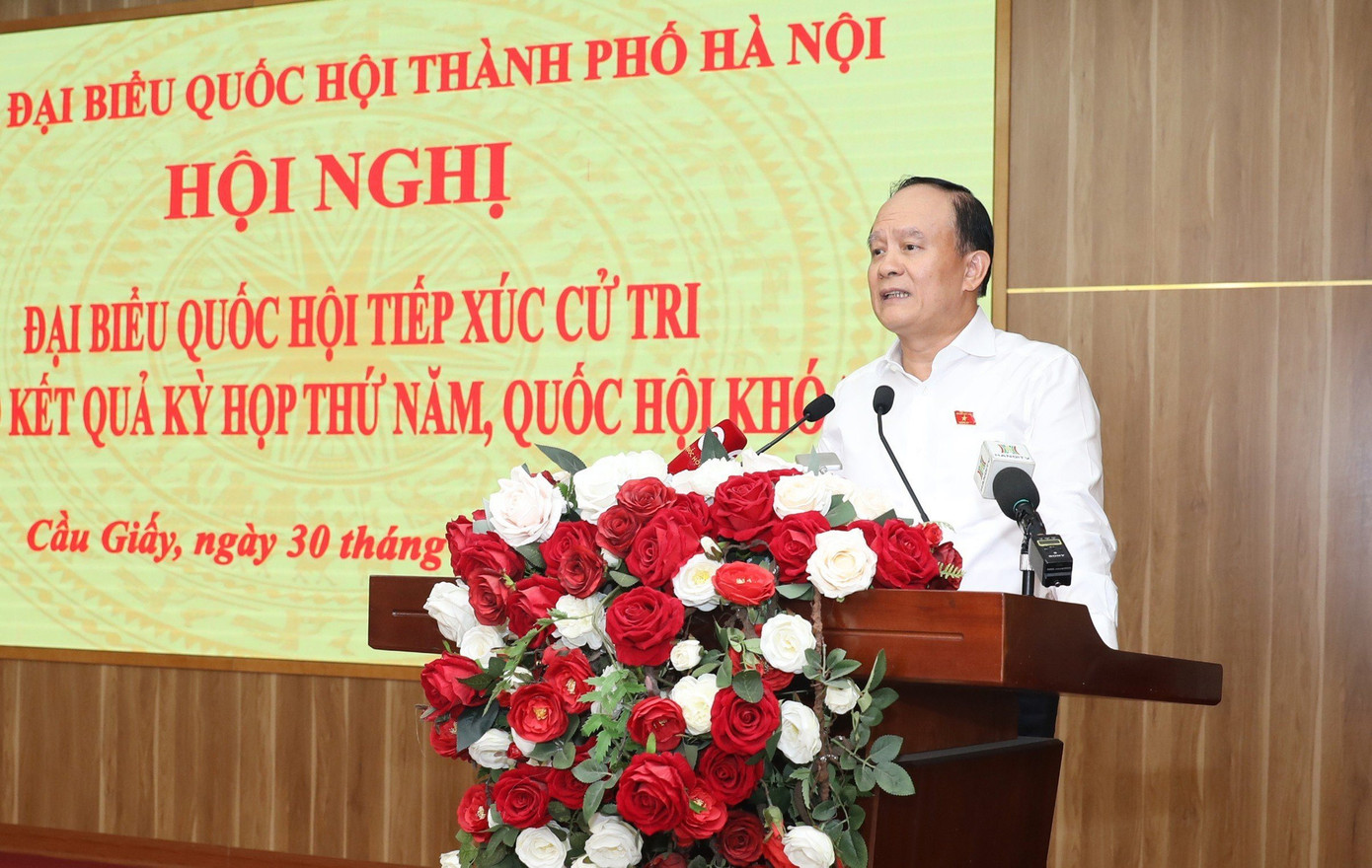 Chủ tịch HĐND Thành phố Nguyễn Ngọc Tuấn phát biểu tại hội nghị tiếp xúc cử tri ngày 30/6. Chủ tịch HĐND Thành phố Nguyễn Ngọc Tuấn phát biểu tại hội nghị tiếp xúc cử tri ngày 30/6.