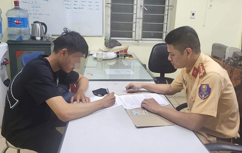 Đối tượng H.P.P. tại cơ quan công an Đối tượng H.P.P. tại cơ quan công an