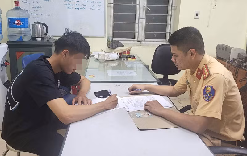 Đối tượng H.P.P. tại cơ quan công an