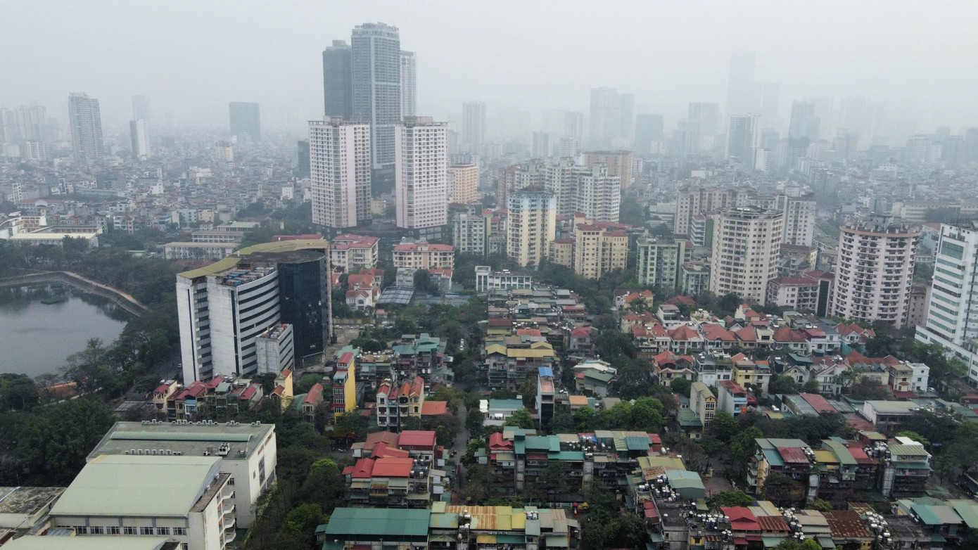 UBND quận Cầu Giấy (Hà Nội) vừa tổ chức hội nghị công bố công khai và bàn giao hồ sơ nhiệm vụ quy hoạch chi tiết cải tạo, xây dựng lại khu tập thể Nghĩa Tân, tỷ lệ 1/500.