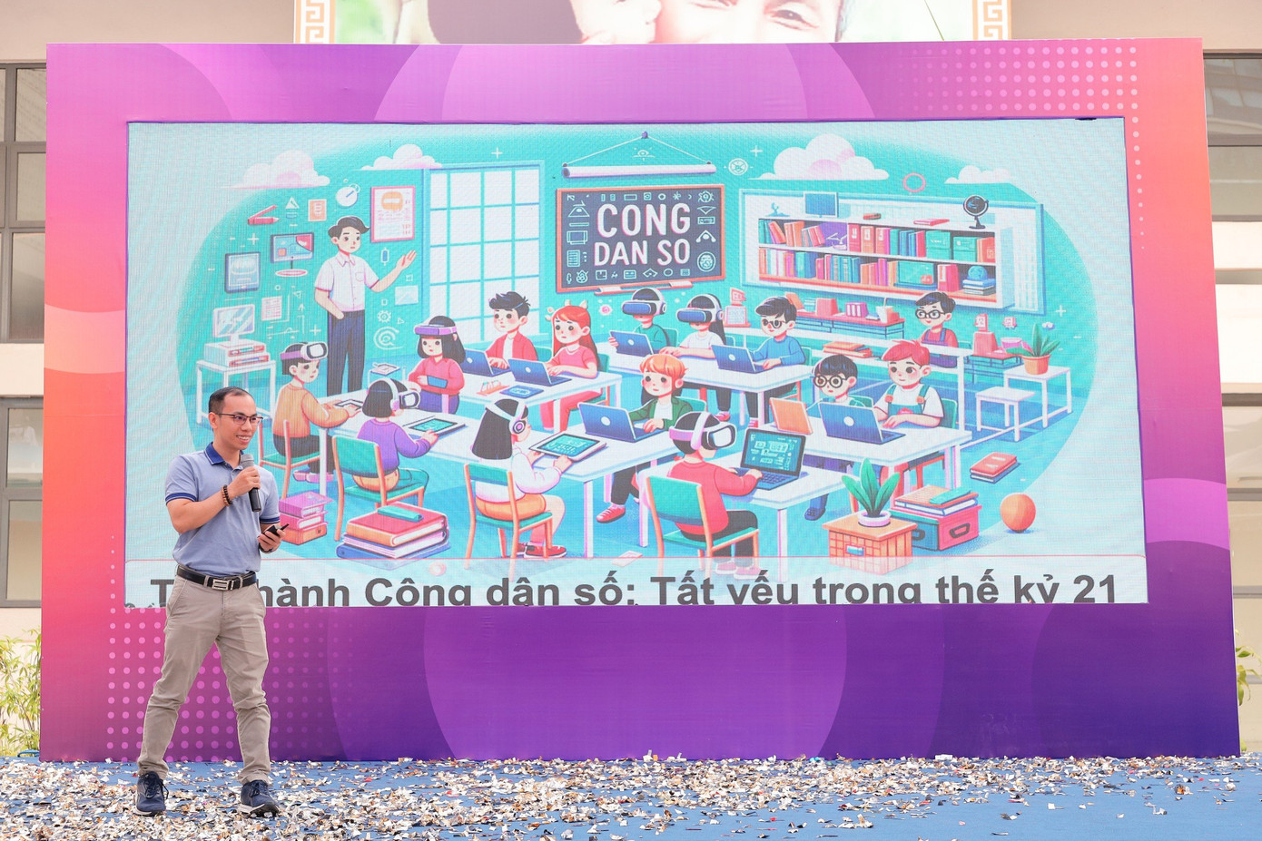 Anh Lê Anh Tiến – Gương mặt trẻ Việt Nam tiêu biểu, CEO Chatbot Việt Nam chia sẻ tại chương trình "Gặp gỡ con người số" Anh Lê Anh Tiến – Gương mặt trẻ Việt Nam tiêu biểu, CEO Chatbot Việt Nam chia sẻ tại chương trình "Gặp gỡ con người số"