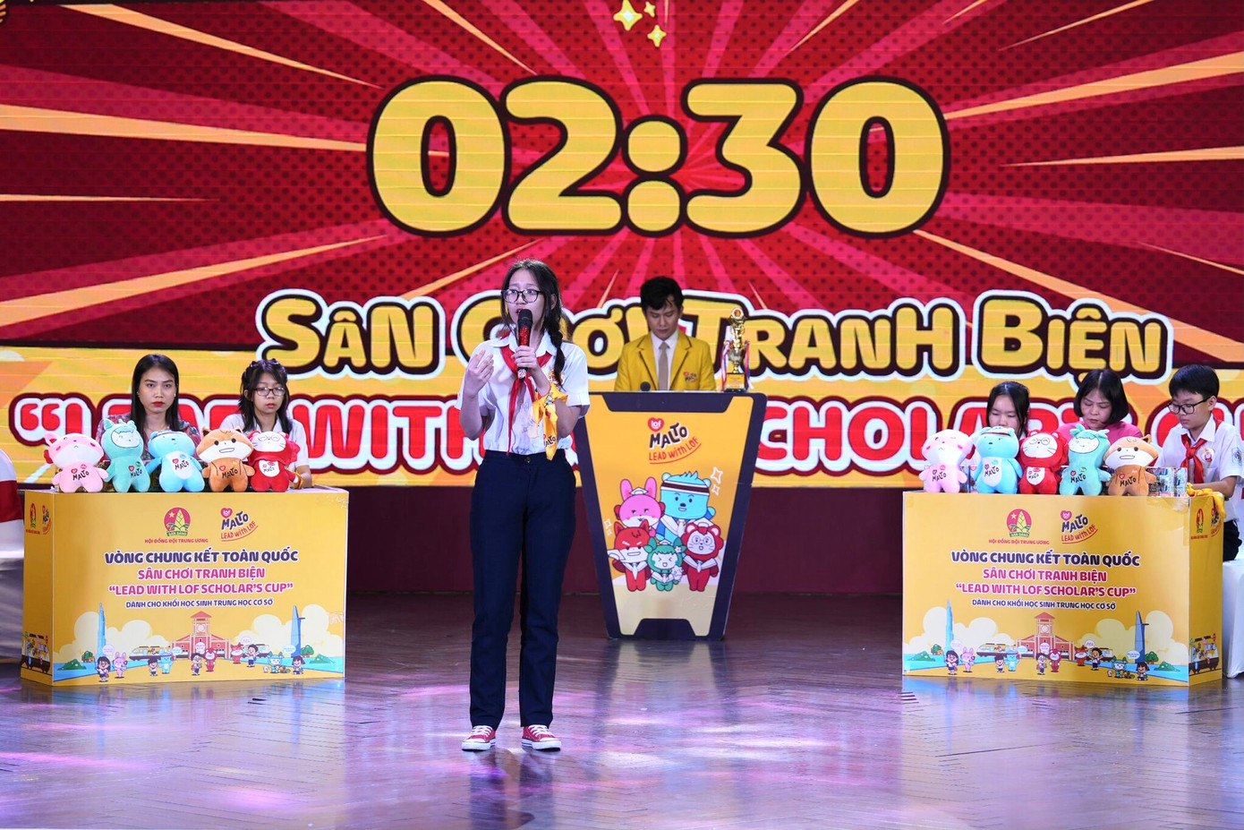 Các em học sinh tham gia tranh biện tại vòng chung kết sân chơi tranh biện. Các em học sinh tham gia tranh biện tại vòng chung kết sân chơi tranh biện.