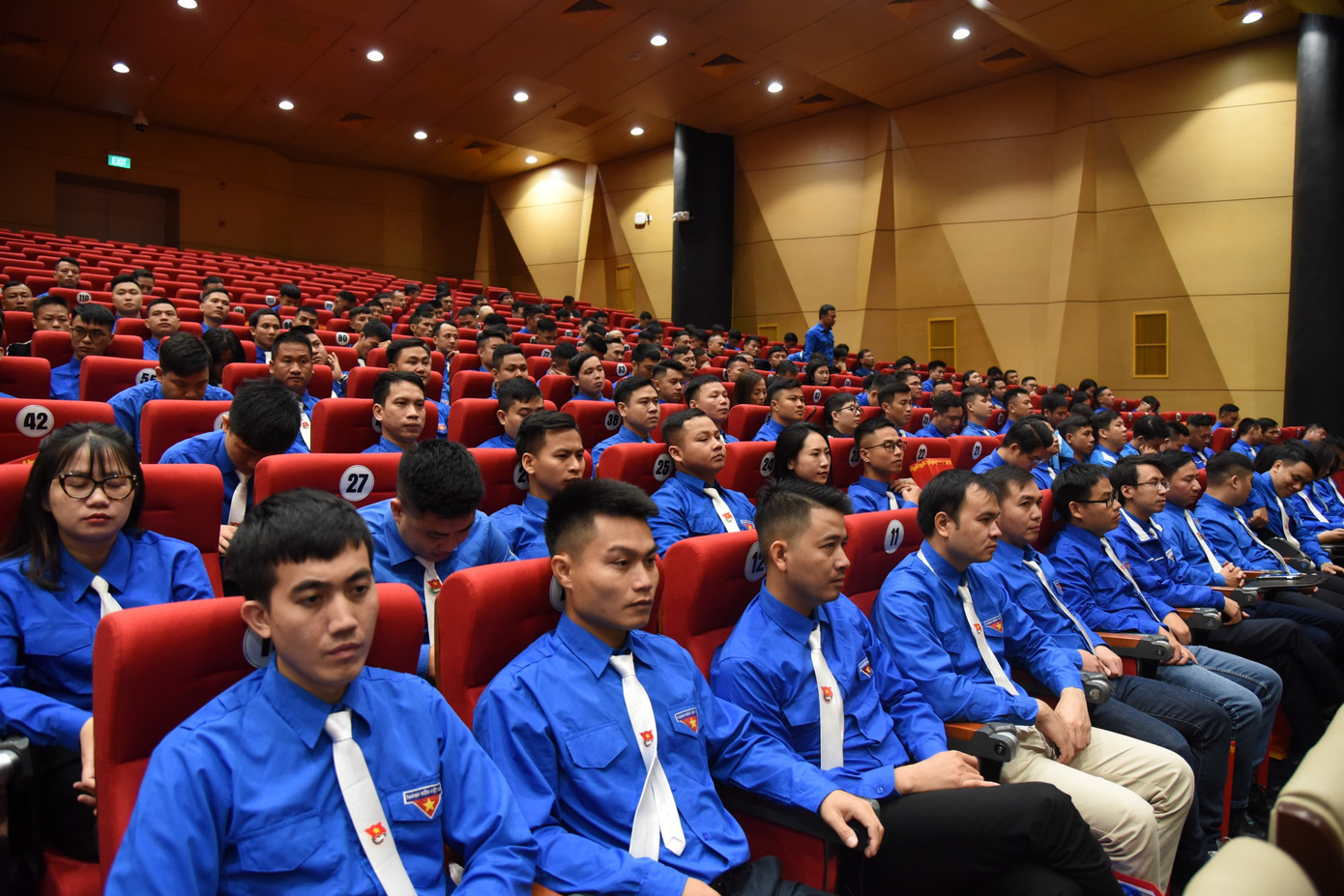 Các thanh niên tiên tiến làm theo lời Bác, thợ mỏ trẻ tiêu biểu có mặt tại lễ tuyên dương. Các thanh niên tiên tiến làm theo lời Bác, thợ mỏ trẻ tiêu biểu có mặt tại lễ tuyên dương.