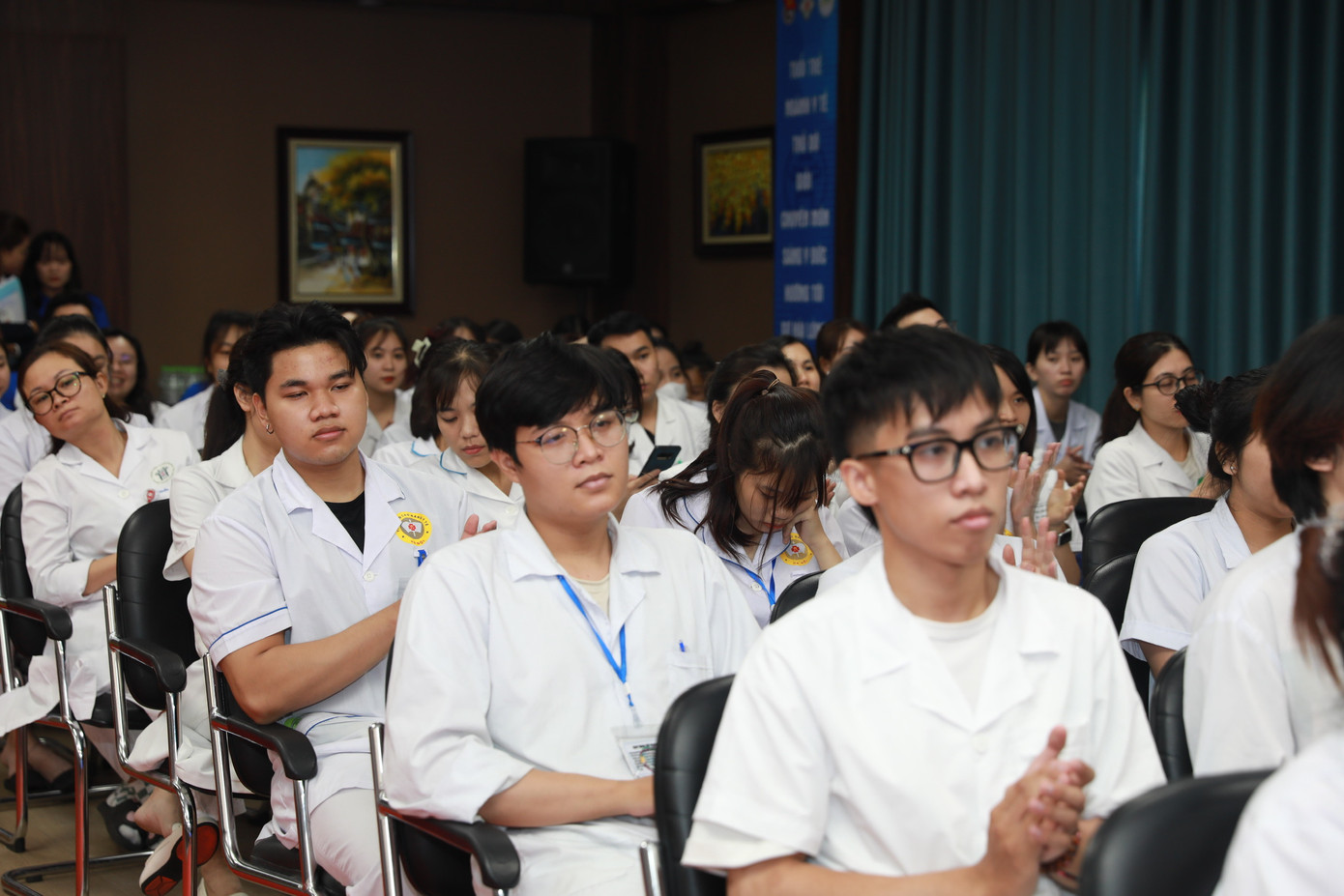 Đông đảo y, bác sĩ trẻ tham gia Hội thi Đông đảo y, bác sĩ trẻ tham gia Hội thi