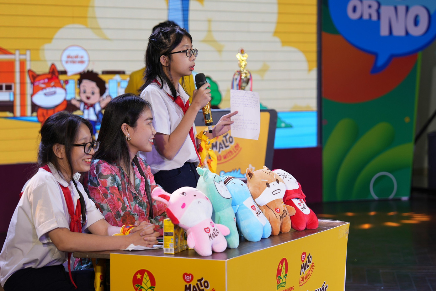 Các em học sinh tham gia tranh biện tại vòng chung kết sân chơi tranh biện “Lead with Lof scholar’s cup”. Các em học sinh tham gia tranh biện tại vòng chung kết sân chơi tranh biện “Lead with Lof scholar’s cup”.