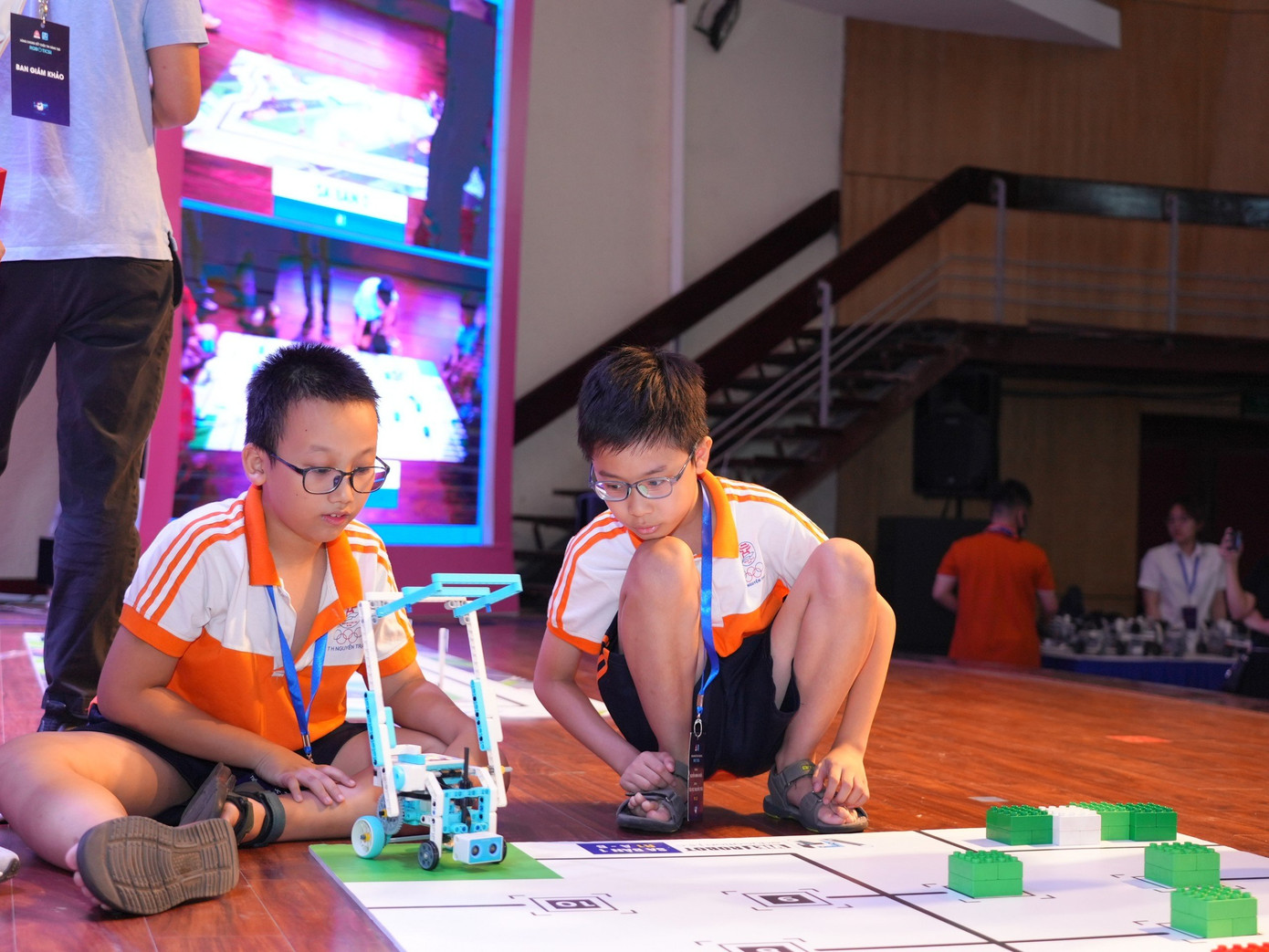 Các đội tham gia thi vòng chung kết